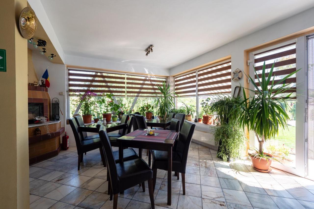 Pension Motanul Galanton Снагов Экстерьер фото